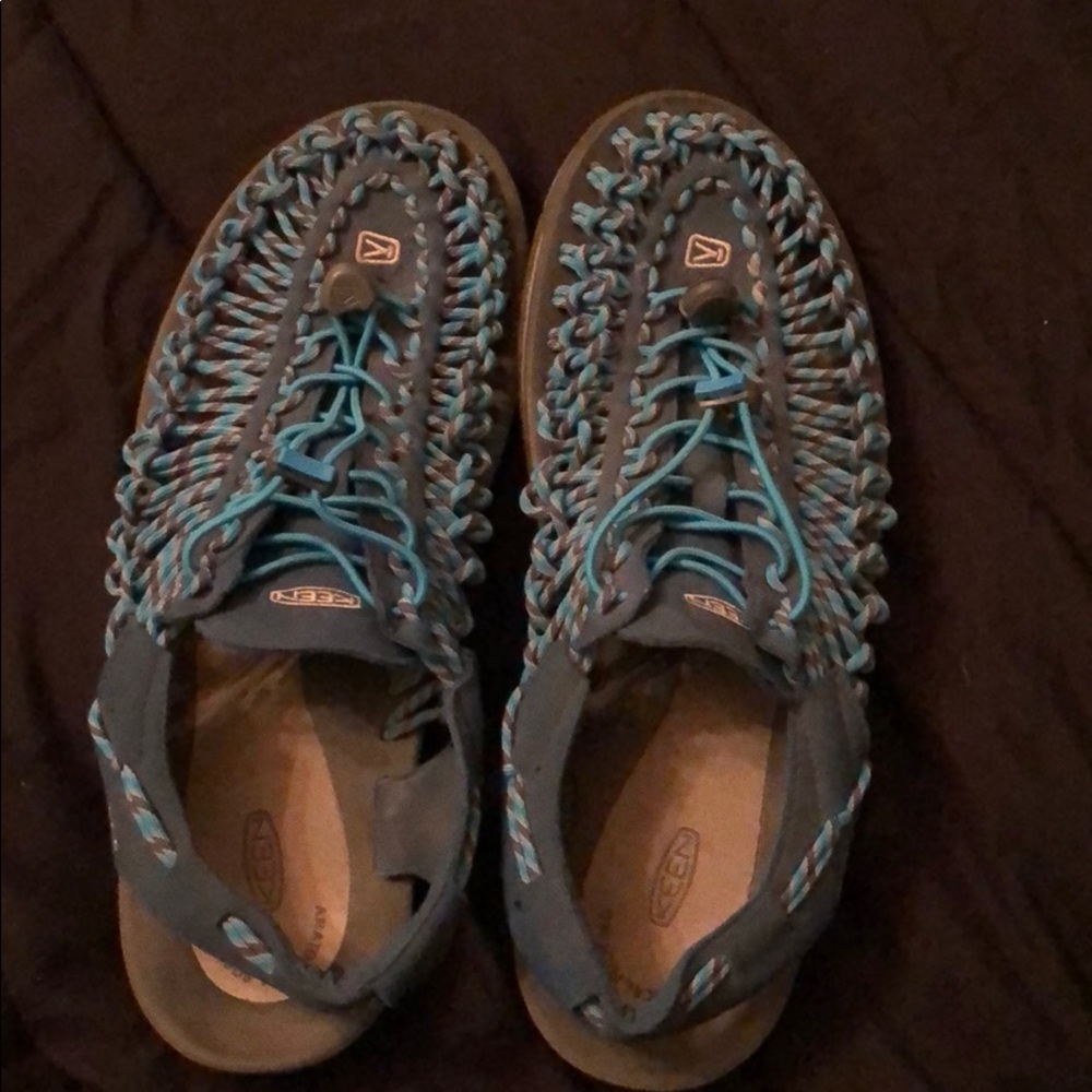 Keen slip on